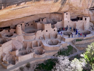 Crowd at Cliff Palace